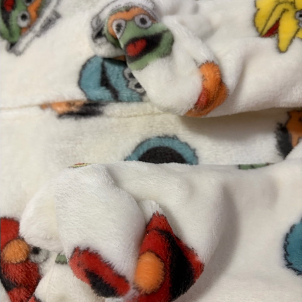 Sesame Street Fleece Baby Footie Sleeper w/ Covered Mittens size 0-3 Months NWOT - Picture 6 of 15